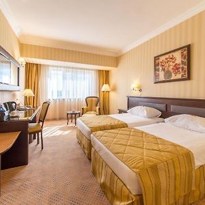 Deluxe Room Two Twin Beds Non-Smoking
